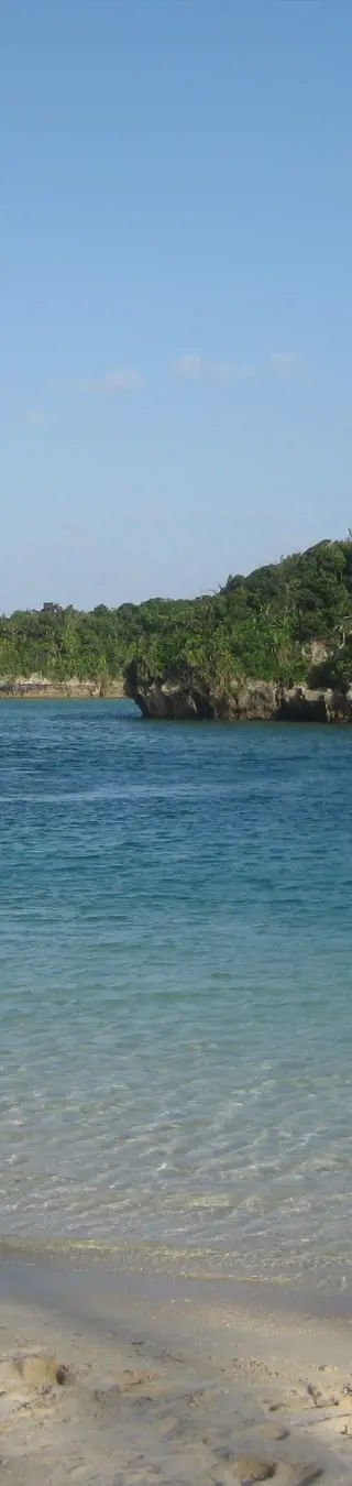 Kristallklares Wasser in der Kabira Bay